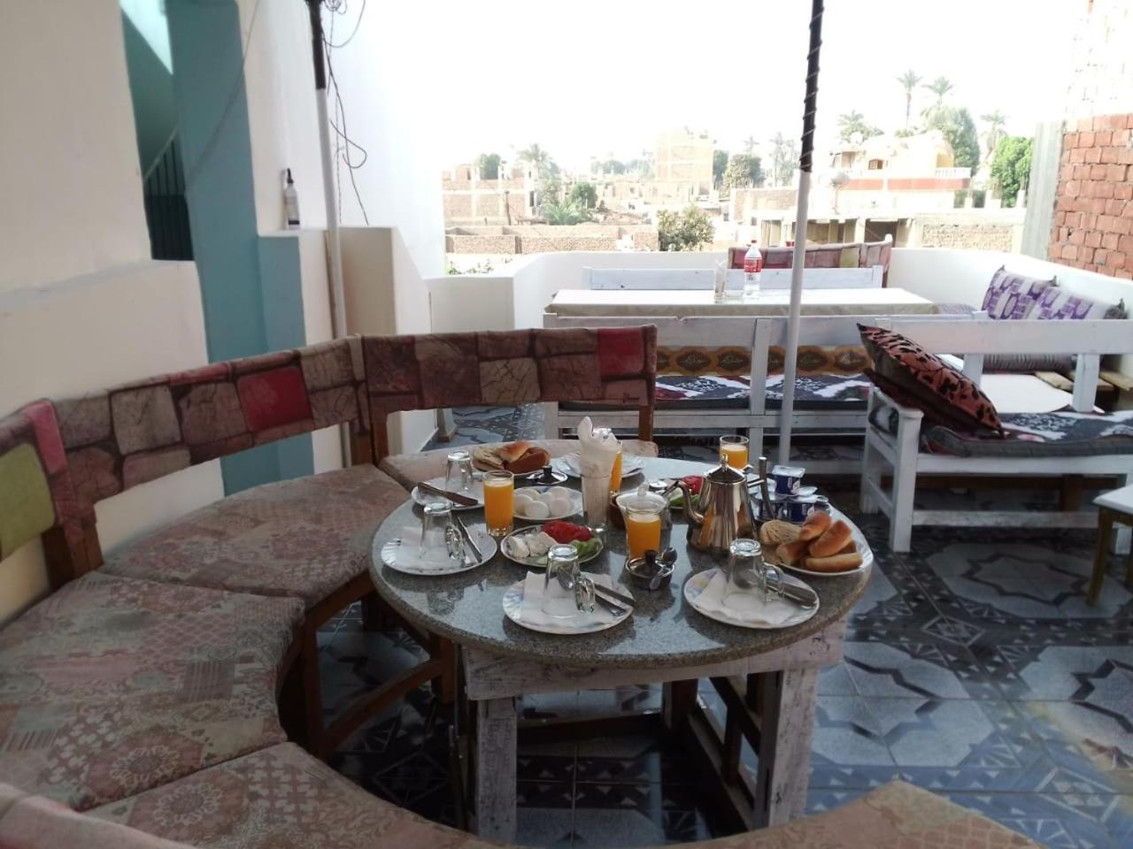One Love Guesthouse & Restaurant Luxor Exterior foto